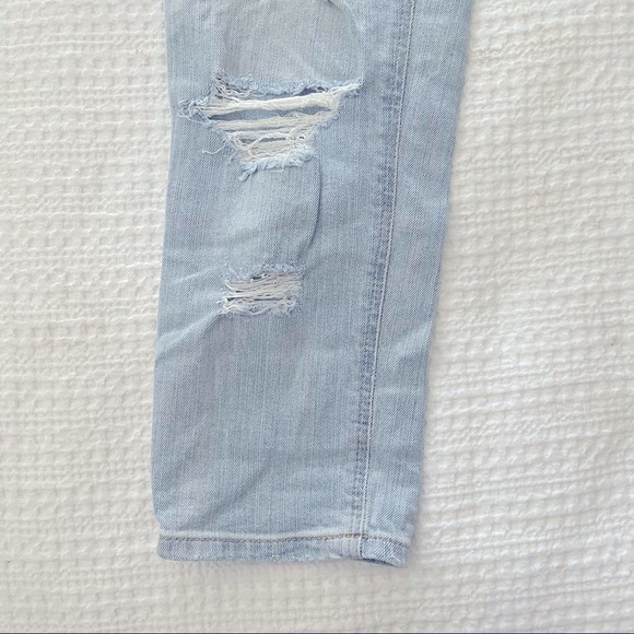 Faded, mid rise, light wash jeans!! - Picture 2 of 4